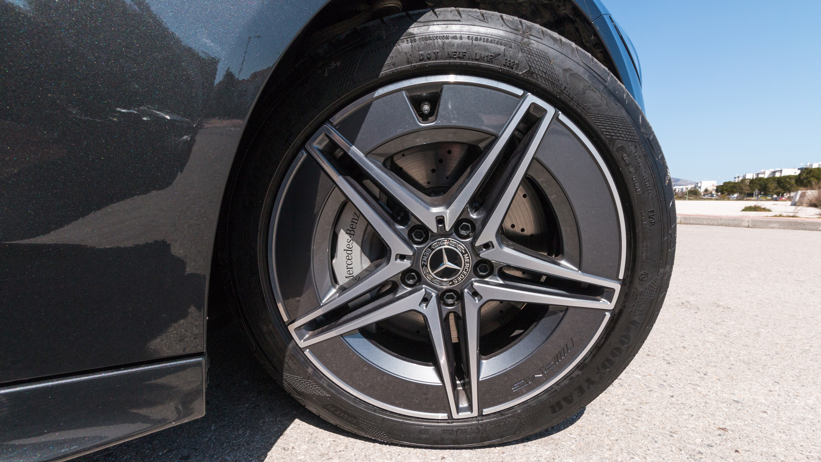 Η αμιγώς ηλεκτρική αυτονομία ξεπερνάει τα 100+ χλμ, εντυπωσιακό νούμερο για Plug-In μοντέλο